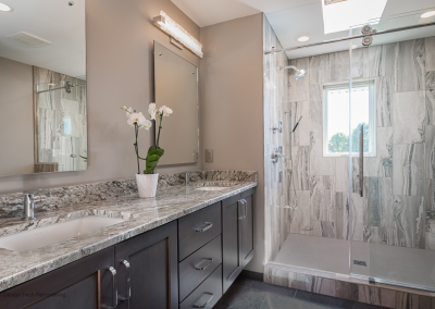 Hubertus Elegant Master Bathroom