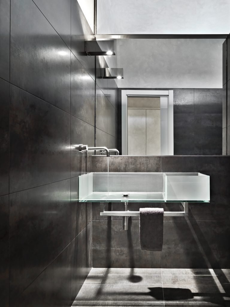 wall mounted bathroom sink