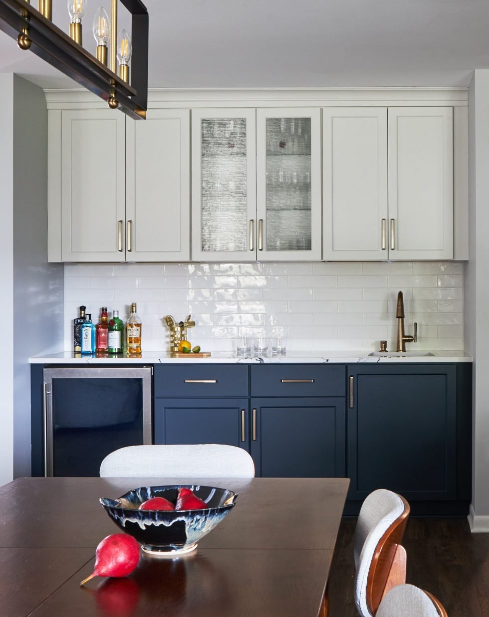 Modern kitchen with subway tile backsplash.