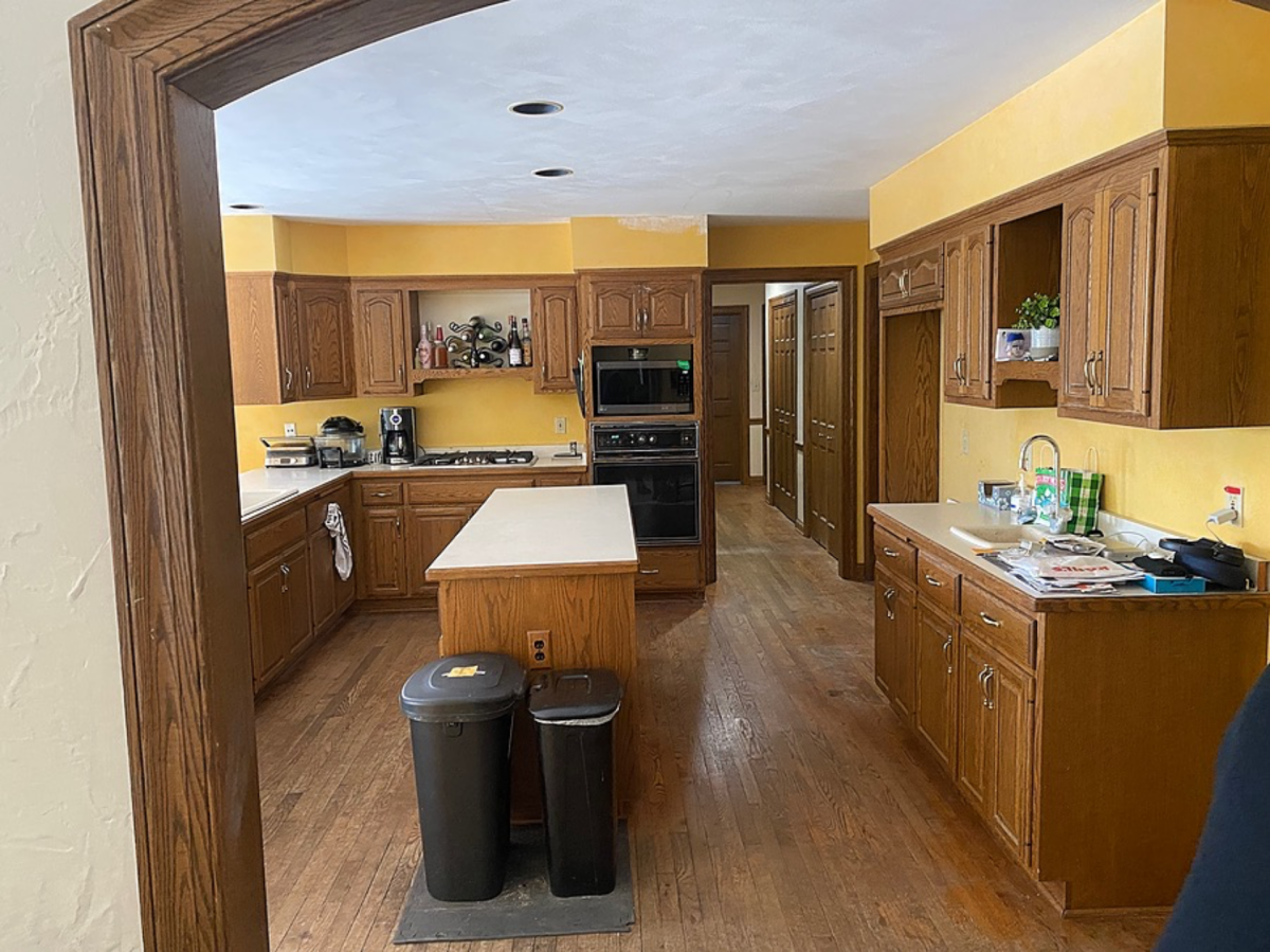 Hartland Transitional Kitchen before 1-rszd